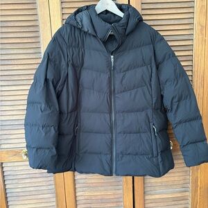Like-new Men's Black Jacket with Stylish Hood